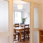 Des Cousines Lana 4 Personnes *