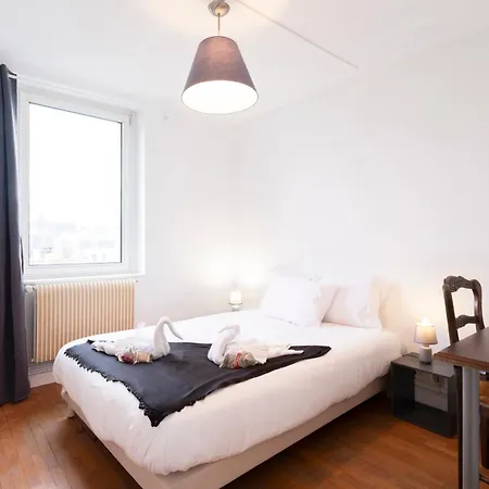 Des Cousines Lana 4 Personnes Νανσύ