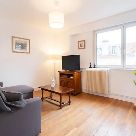 Des Cousines Lana 4 Personnes Διαμέρισμα *