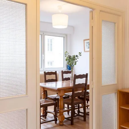 Des Cousines Lana 4 Personnes *