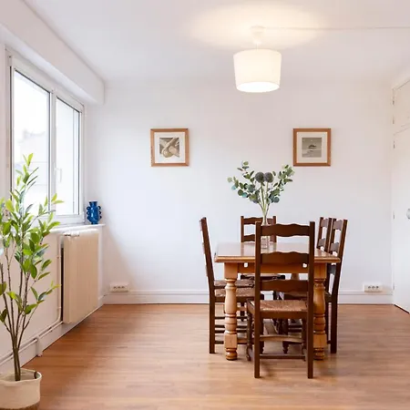 Des Cousines Lana 4 Personnes *