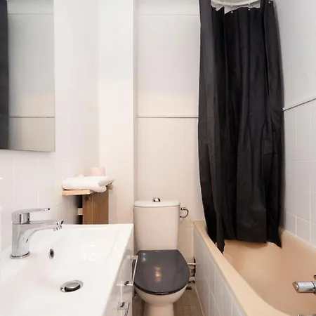 Des Cousines Lana 4 Personnes * Нанси