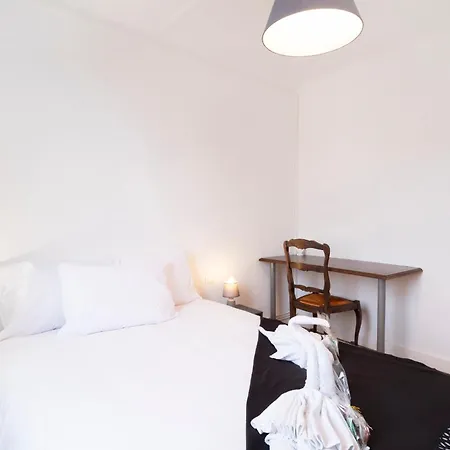 Des Cousines Lana 4 Personnes Нанси