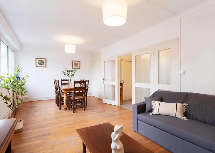 Des Cousines Lana 4 Personnes Apartment