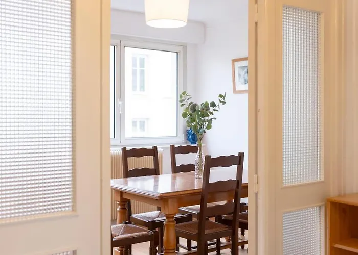 Des Cousines Lana 4 Personnes *