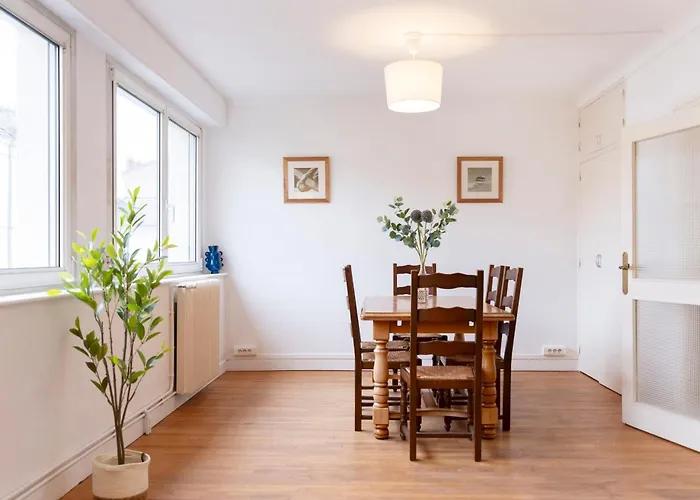 Des Cousines Lana 4 Personnes *