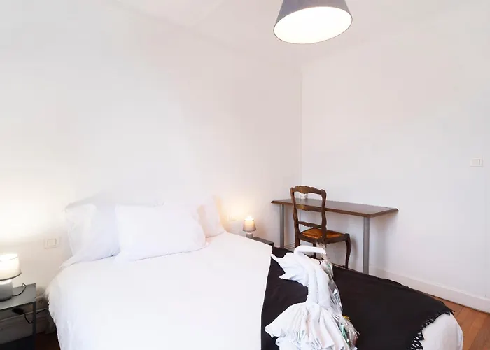 Des Cousines Lana 4 Personnes Νανσύ